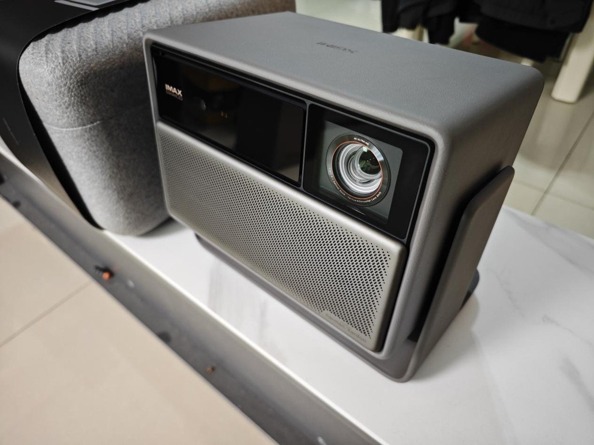 XGIMI RS 20 Plus — яркость 2300 CVIA